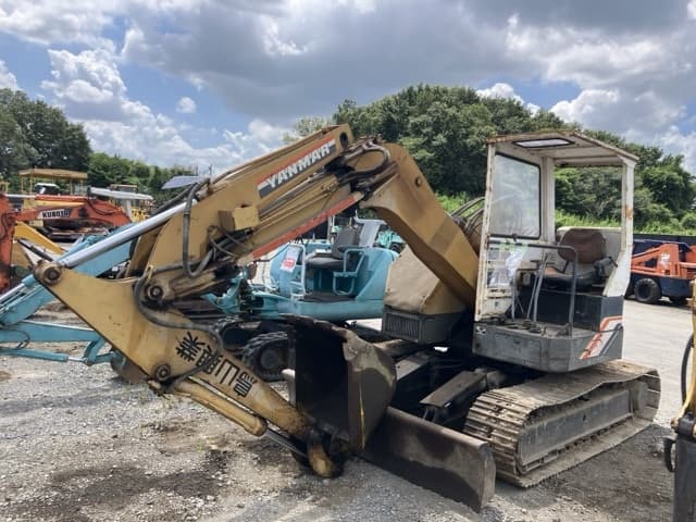 MINI EXCAVATOR — Auction (lot 8456-808)