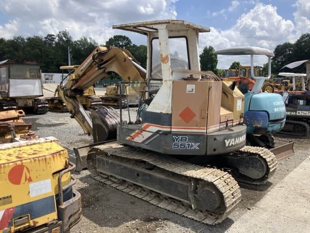MINI EXCAVATOR — Auction (lot 8456-808)