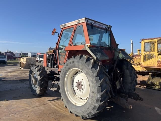 Tractor — Auction (lot 8456-8106)
