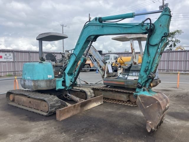MINI EXCAVATOR — Auction (lot 8456-812)