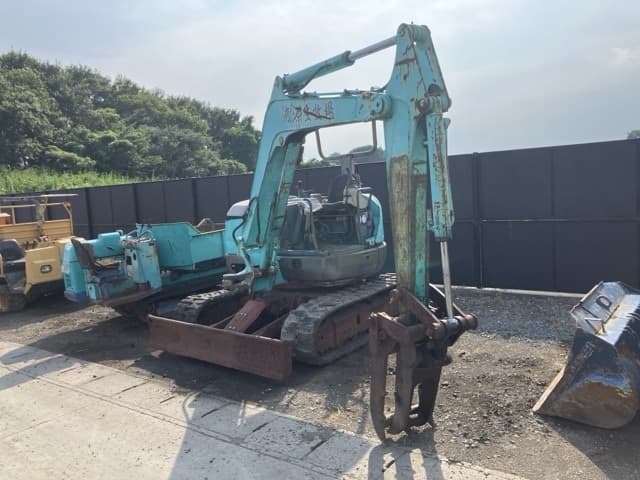 MINI EXCAVATOR — Auction (lot 8456-817)