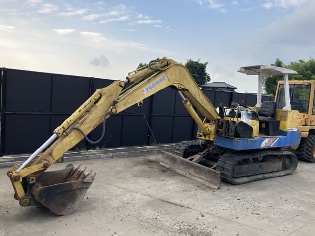 MINI EXCAVATOR — Auction (lot 8456-820)