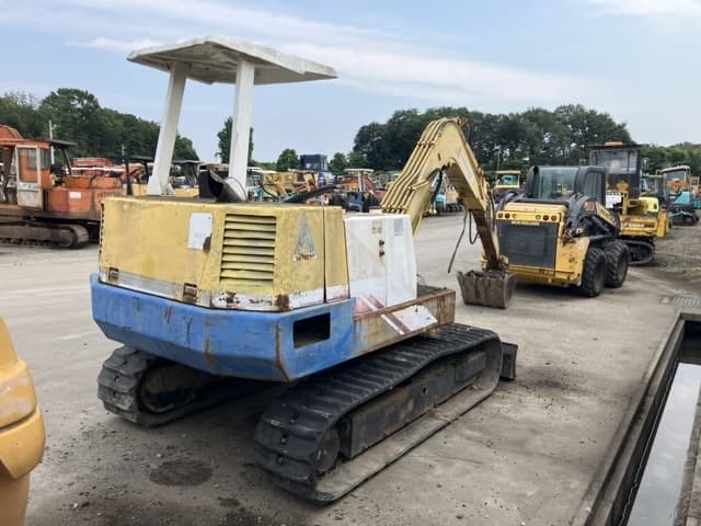 MINI EXCAVATOR — Auction (lot 8456-820)