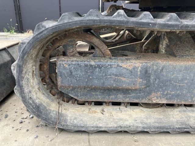 MINI EXCAVATOR — Auction (lot 8456-820)