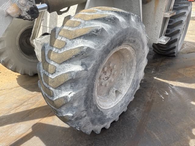 WHEEL LOADER — Auction (lot 8457-10004)