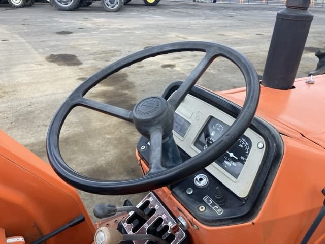 Tractor — Auction (lot 8457-1004)