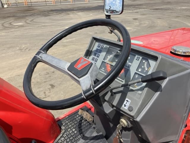 Tractor — Auction (lot 8457-1005)