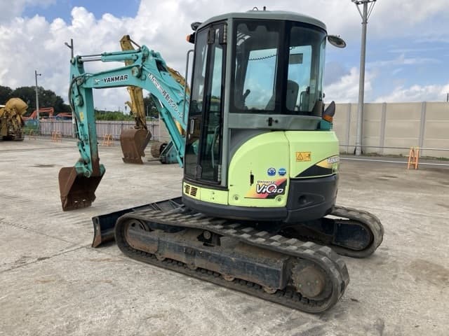 MINI EXCAVATOR — Auction (lot 8457-102)