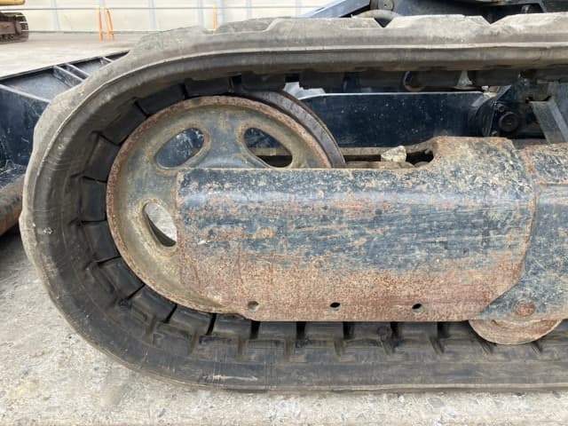 MINI EXCAVATOR — Auction (lot 8457-102)