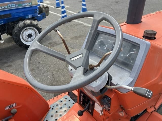 Tractor — Auction (lot 8457-1039)