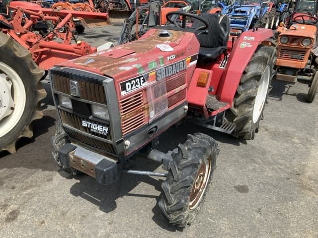 Tractor — Auction (lot 8457-1065)