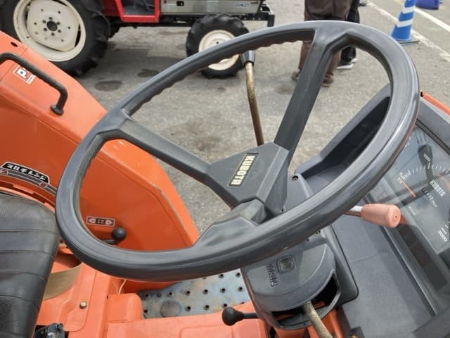 Tractor — Auction (lot 8457-1071)