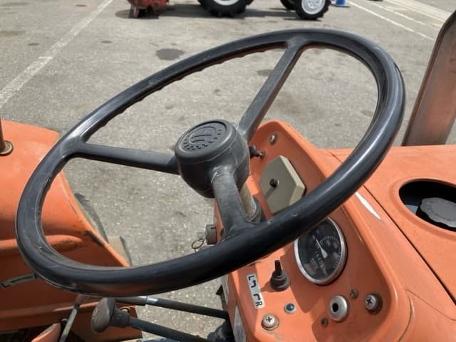 Tractor — Auction (lot 8457-1080)