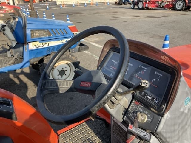 Tractor — Auction (lot 8457-1099)