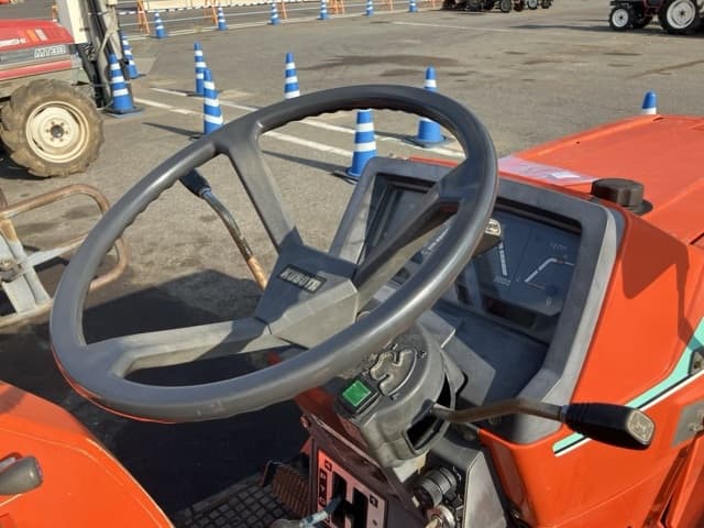 Tractor — Auction (lot 8457-1109)