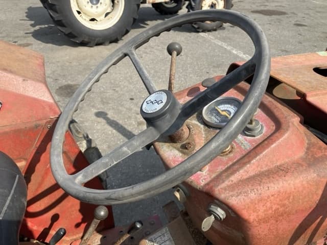 Tractor — Auction (lot 8457-1114)