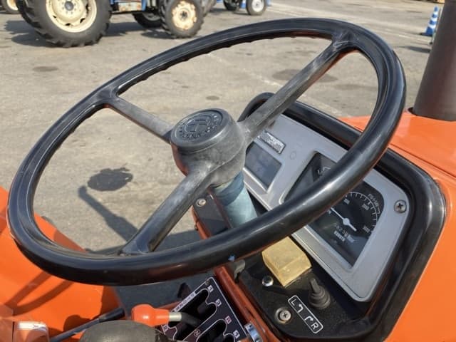 Tractor — Auction (lot 8457-1117)