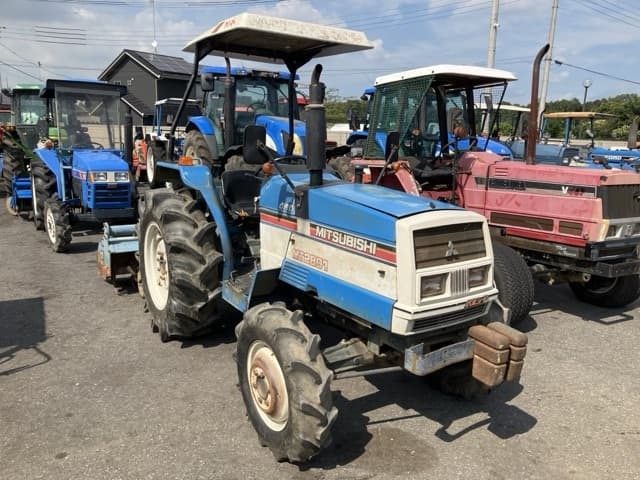 Tractor — Auction (lot 8457-1121)