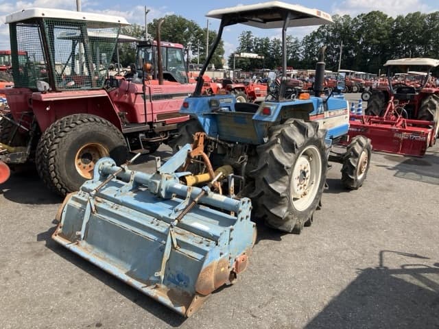 Tractor — Auction (lot 8457-1121)