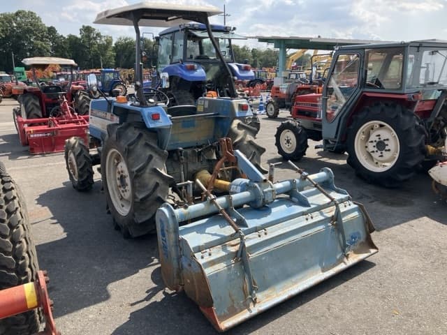 Tractor — Auction (lot 8457-1121)