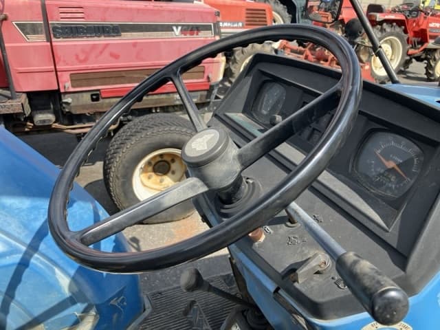 Tractor — Auction (lot 8457-1121)
