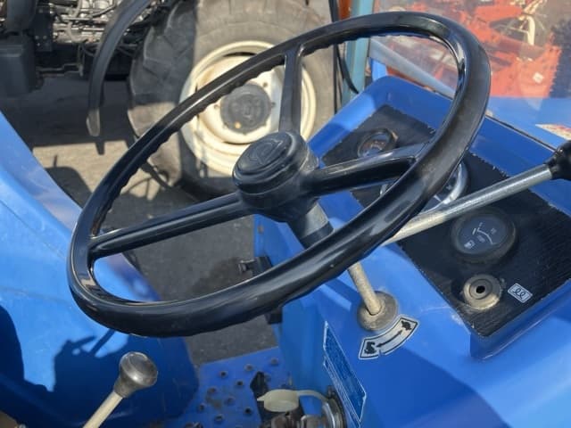 Tractor — Auction (lot 8457-1122)