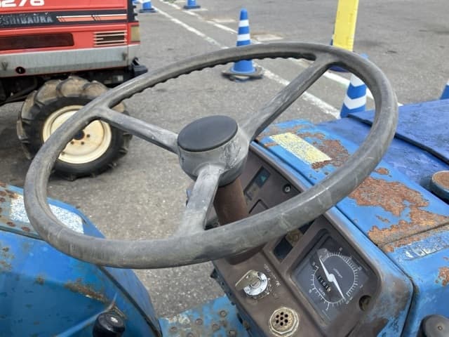 Tractor — Auction (lot 8457-1143)