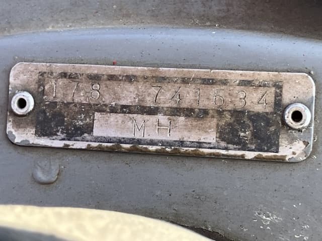 Tractor — Auction (lot 8457-1160)