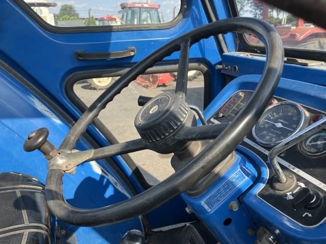 Tractor — Auction (lot 8457-1161)