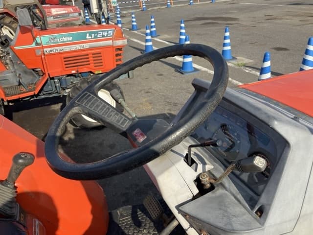 Tractor — Auction (lot 8457-1179)