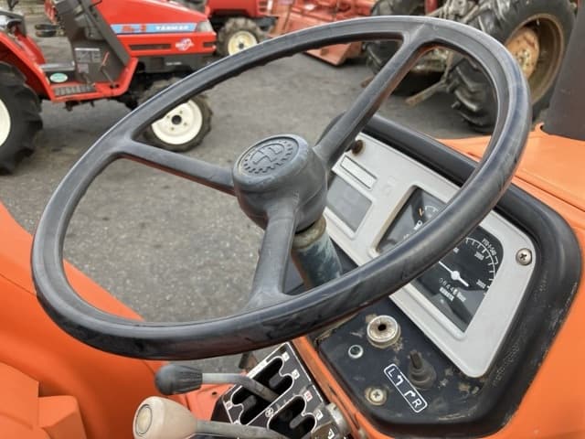 Tractor — Auction (lot 8457-1184)