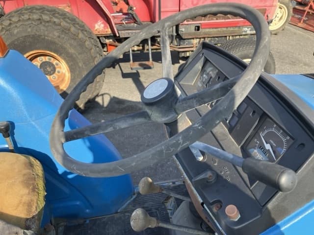 Tractor — Auction (lot 8457-1186)