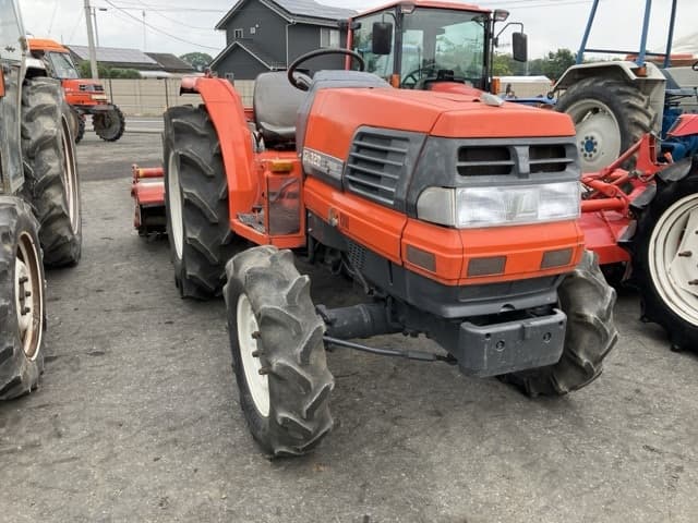Tractor — Auction (lot 8457-1192)