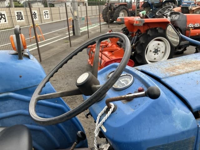 Tractor — Auction (lot 8457-1196)
