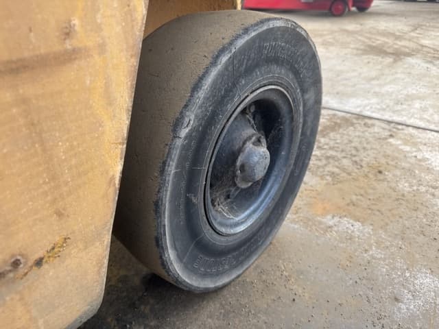 Forklift — Auction (lot 8457-12004)