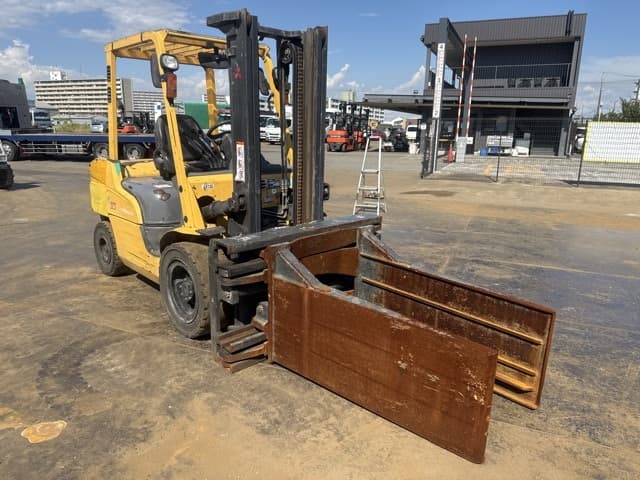 Forklift — Auction (lot 8457-12008)