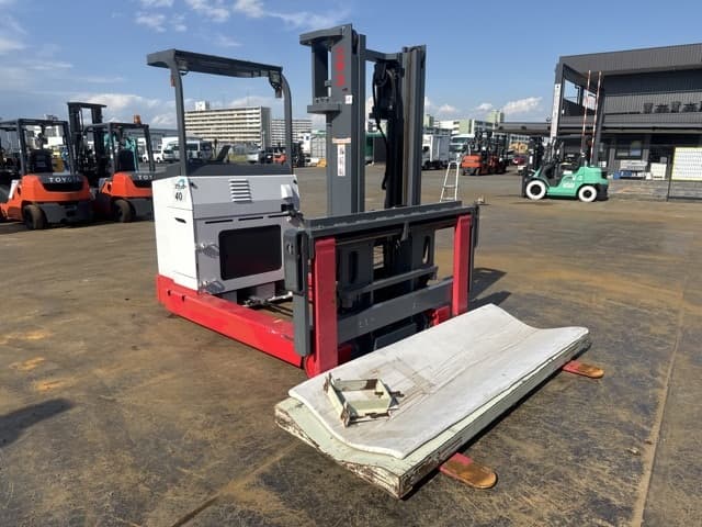 Reach Forklift — Auction (lot 8457-12009)