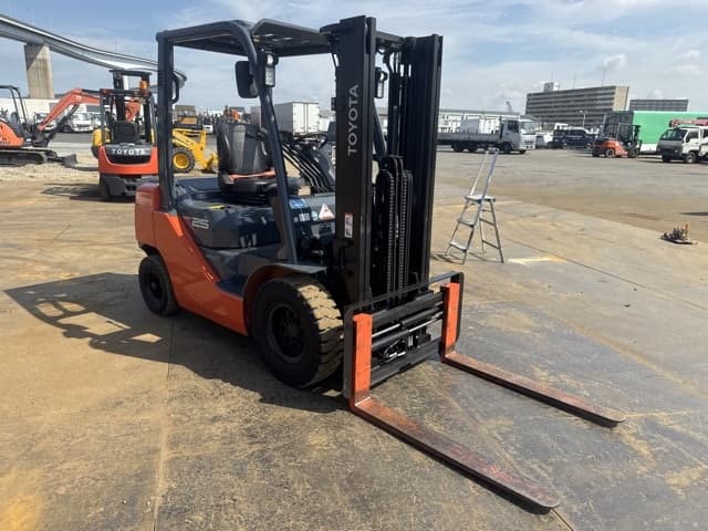 Forklift — Auction (lot 8457-12010)