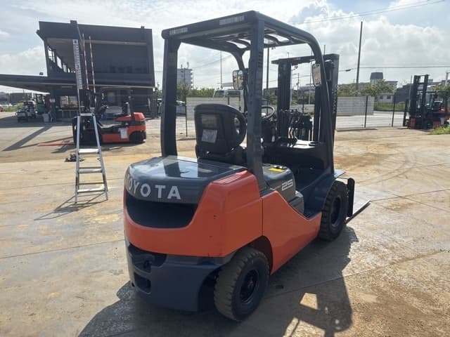 Forklift — Auction (lot 8457-12010)