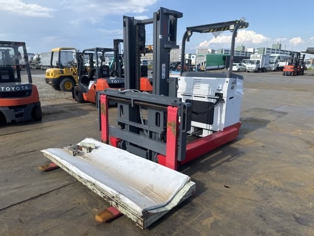 Reach Forklift — Auction (lot 8457-12025)