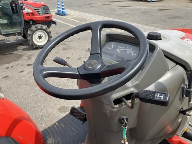 Tractor — Auction (lot 8457-1212)