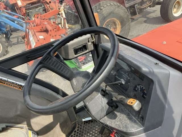 Tractor — Auction (lot 8457-1220)