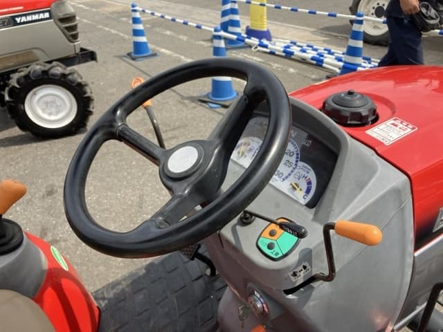 Tractor — Auction (lot 8457-1226)