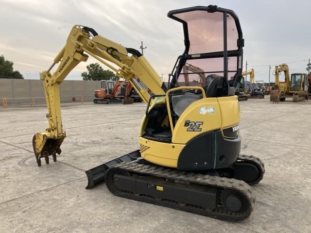 MINI EXCAVATOR — Auction (lot 8457-123)