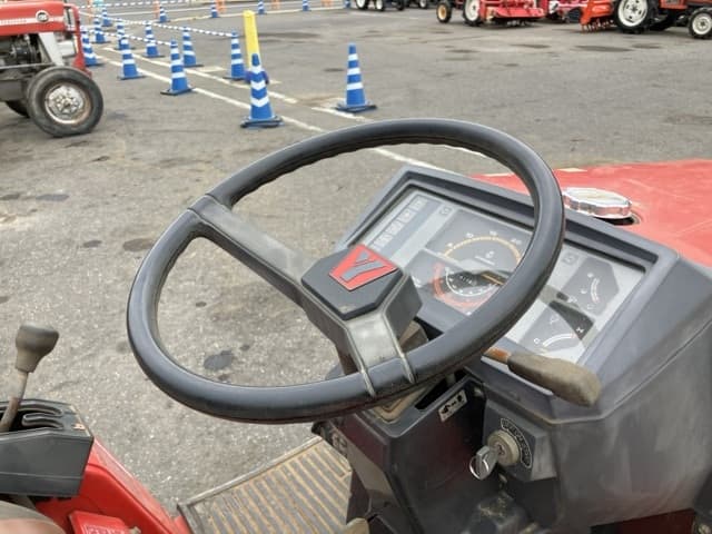 Tractor — Auction (lot 8457-1232)
