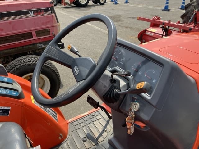 Tractor — Auction (lot 8457-1235)