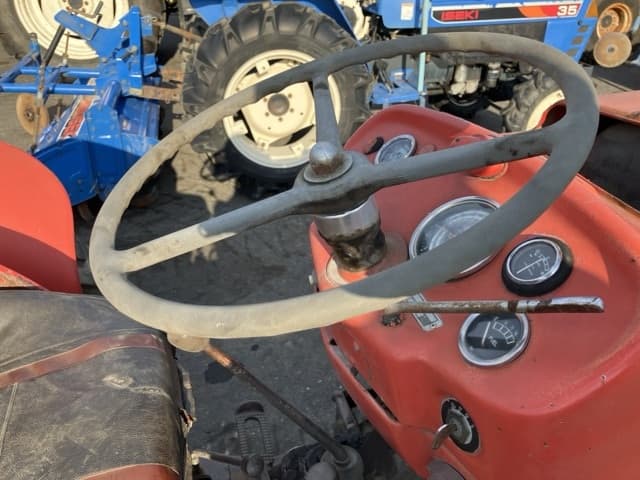 Tractor — Auction (lot 8457-1242)