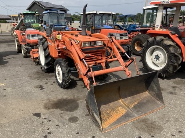 Tractor — Auction (lot 8457-1250)
