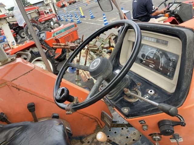 Tractor — Auction (lot 8457-1260)