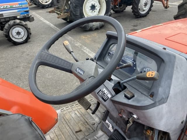 Tractor — Auction (lot 8457-1270)